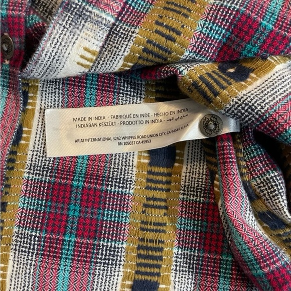 Ariat Women’s Medium Button Down Colorful Plaid Relaxed Shirt GUC - Picture 6 of 8